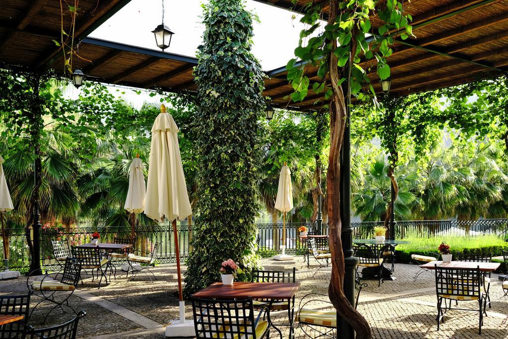 The Vintage House - Douro Hotel Pinhao Bagian luar foto The pergola at the restaurant