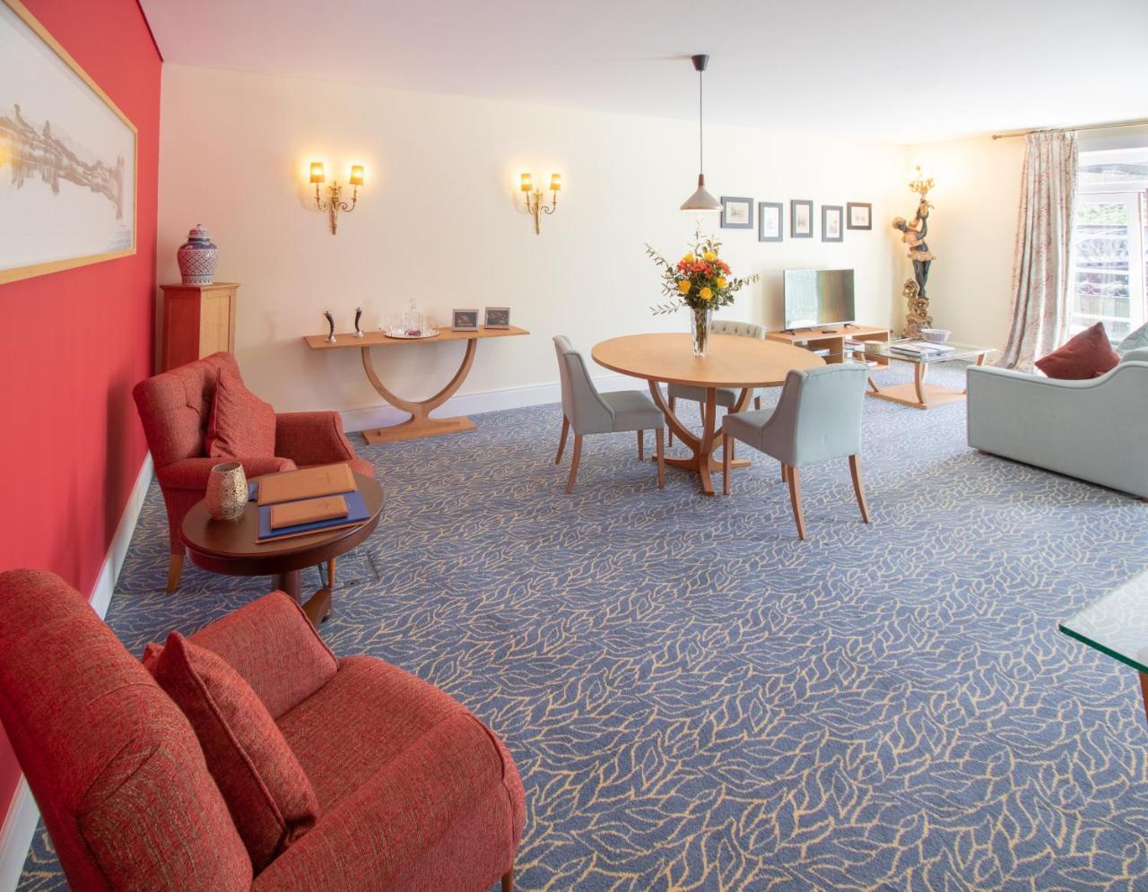 The Vintage House - Douro Hotel Pinhao Bagian luar foto A suite at the Hotel de l'Europe